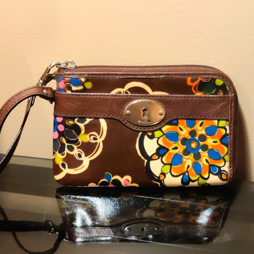 Fossil Floral Wristlet